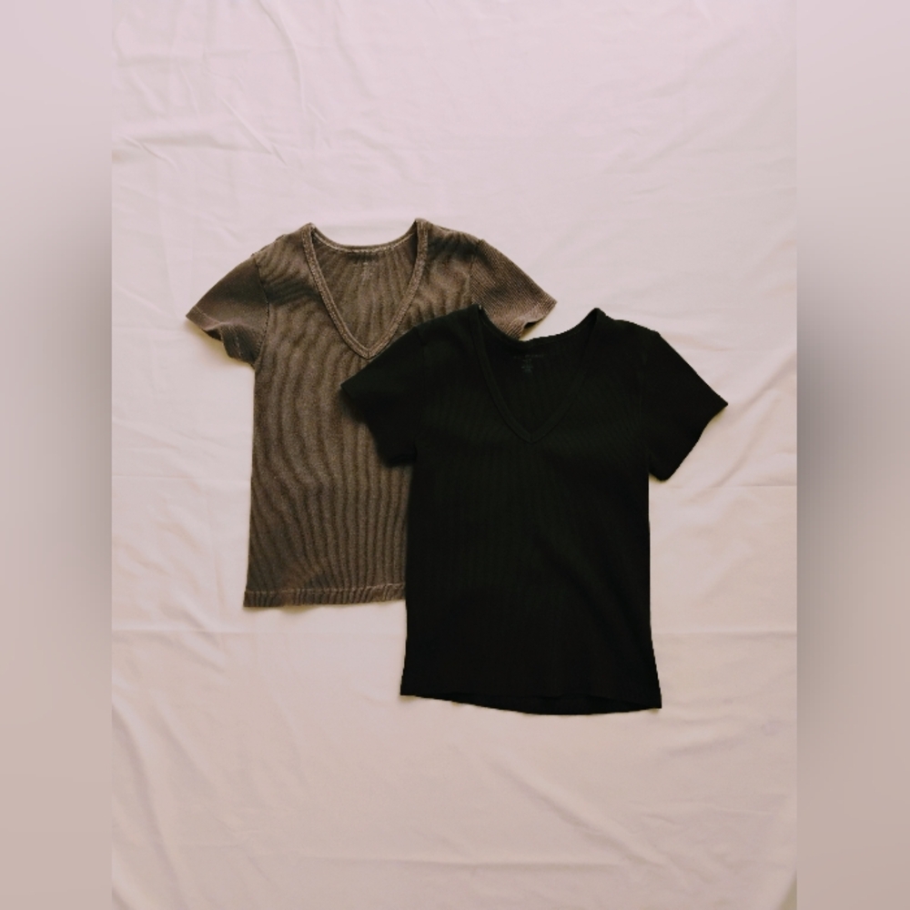 Brandy Melville ribbed v neck top, set of 2